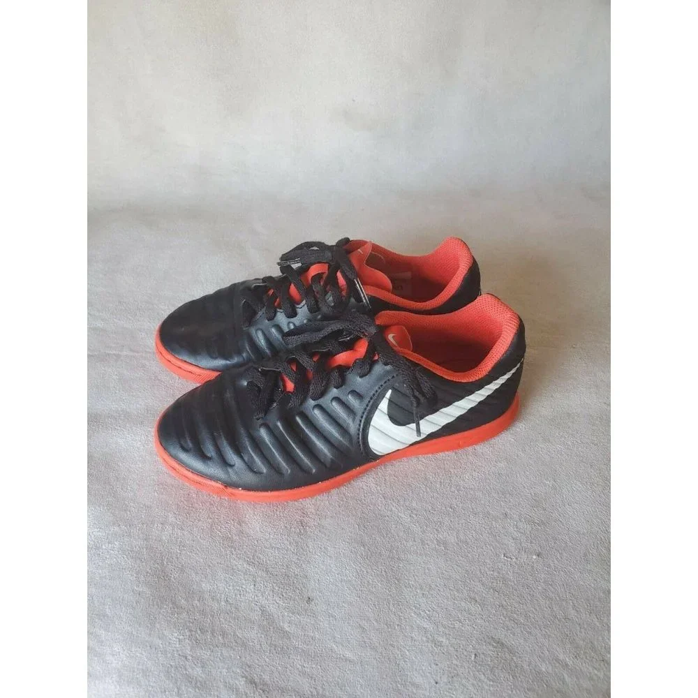 Nike Tiempo Sneakers Youth Boys 3.5‎ Black Red Casual Shoes